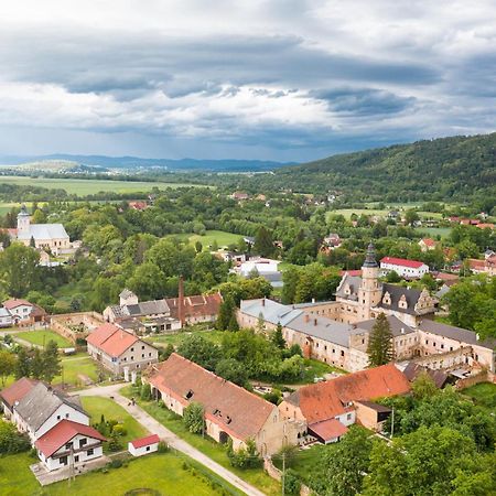 Pałac Gorzanów Exterior foto