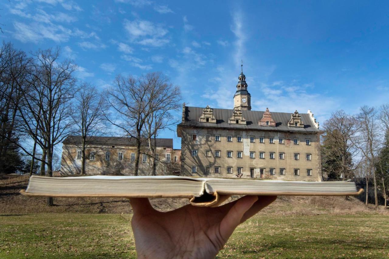 Pałac Gorzanów Exterior foto